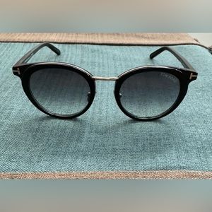 NWOT Tom Ford cat eye sunglasses